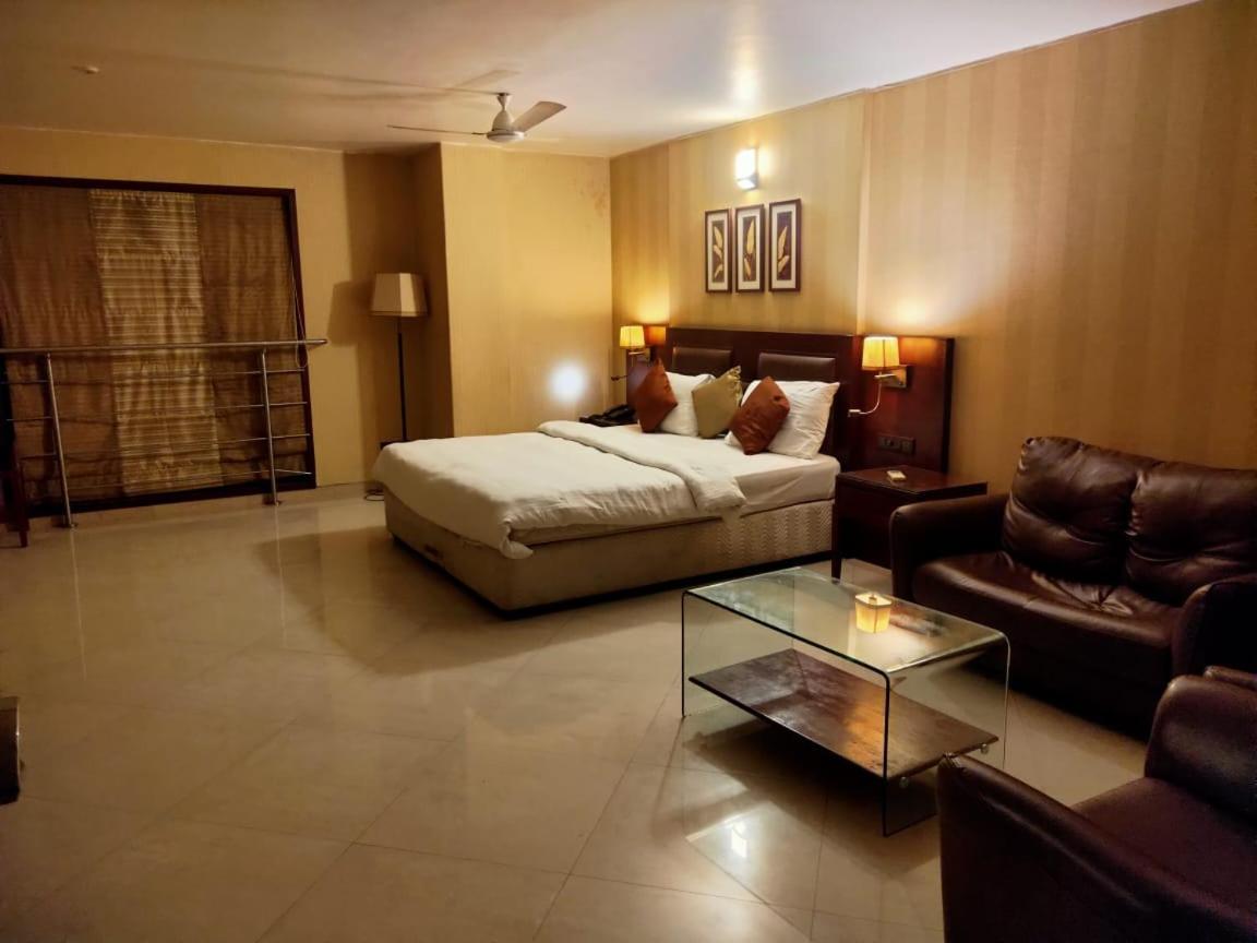 Hotel Rk Regency Ahmedabad Esterno foto